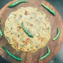 A picture of Methi paratha.