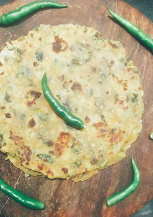 A picture of Methi paratha.