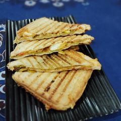 A picture of Peri peri corn sandwich.