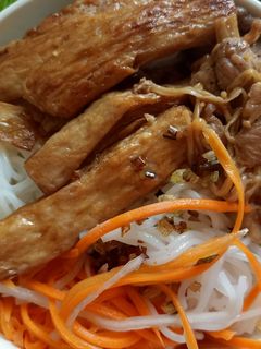 Hình của món Bún sườn non rim nước dừa (món chay).
