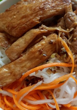 Hình của món Bún sườn non rim nước dừa (món chay).