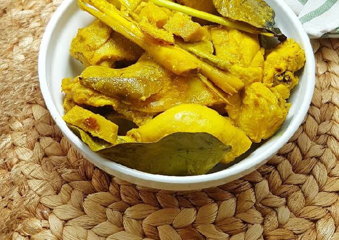 Resep Ayam ungkep bumbu kuning oleh Kiki Rizqi Andini - Cookpad