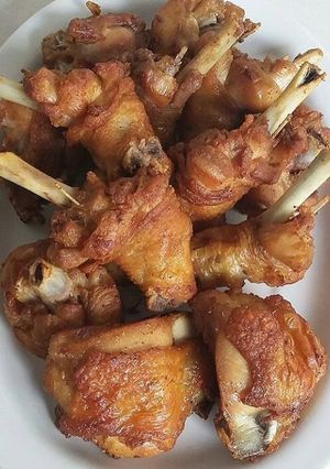 A picture of Grilled chicken thighs.