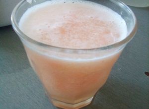 Una foto de Refrescante agua de melón