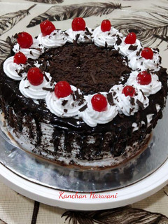 ब्लैक फॉरेस्ट केक(Black forest cake recipe in Hindi) रेसिपी मुख्य फोटो