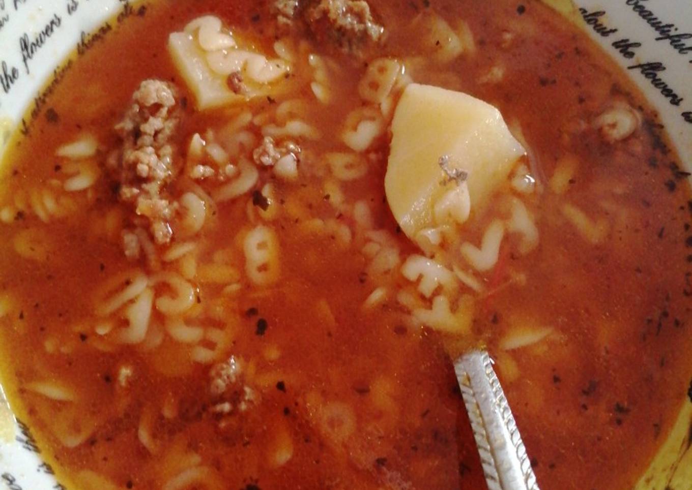 Sopa de letras y carne molida