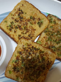 A picture of Bread pizza.