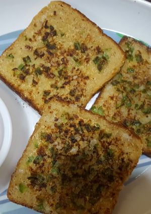 A picture of Bread pizza.