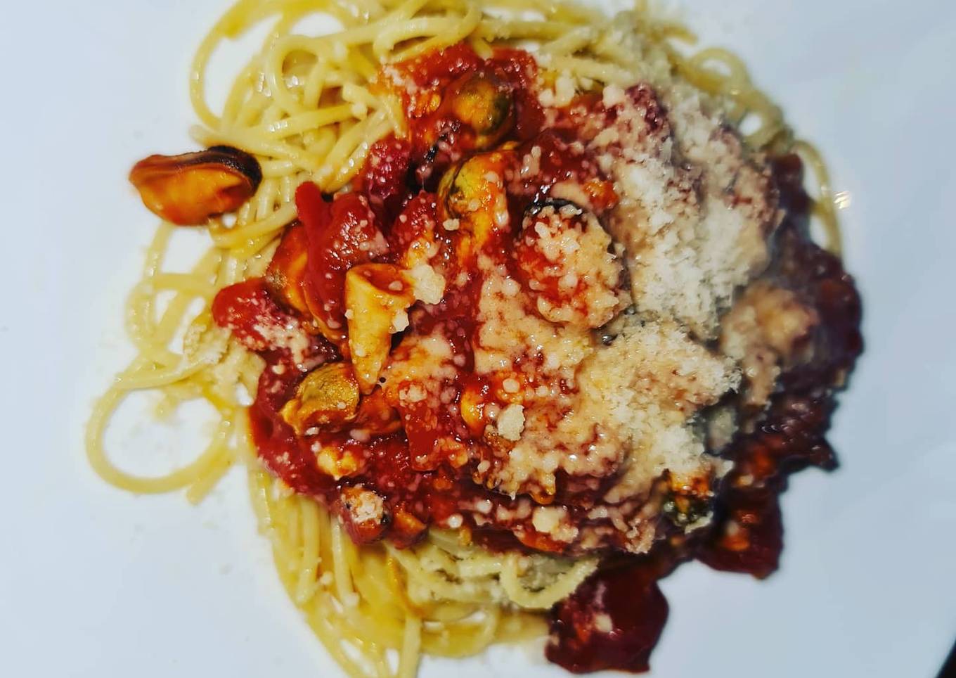 Spaghetti with seafood 🍝🐟🦐🦑🦪