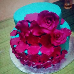 A picture of Flowered cake.