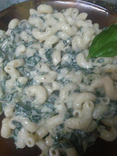 Una foto de Fideos con acelga y salsa blanca light