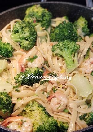 Foto resep Shrimp Scampi with Creamy Garlic Fettucine & Broccoli