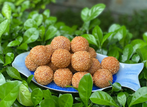 Hình của món Bánh rán mè khoai lang tím.
