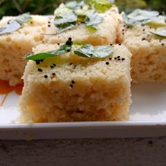 A picture of Rava Dhokla.