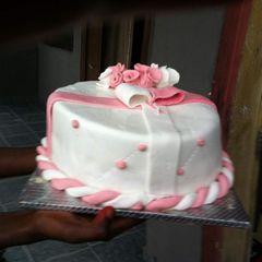 A picture of Fondant icing.