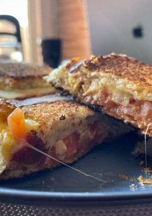 Una foto de Tostadas rellenas un desayuno, cena mega delicioso 👌🏻