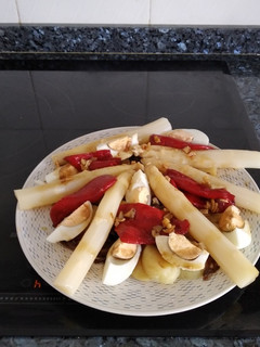 Una foto de Ensalada de pimientos del piquillo