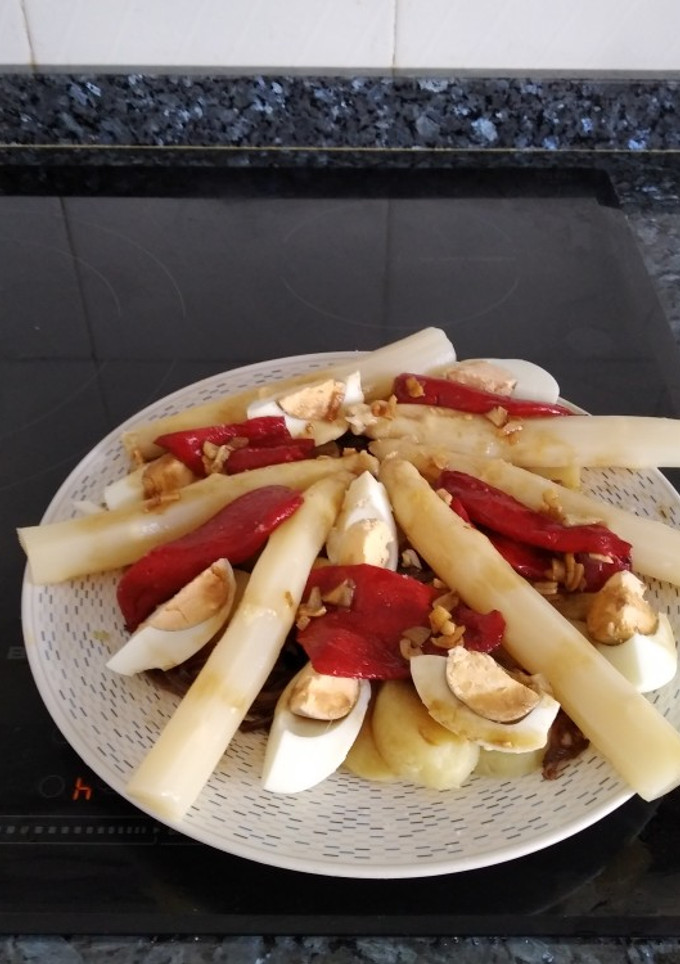 Una foto de Ensalada de pimientos del piquillo