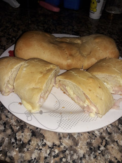 Una foto de Mini Pan de Jamón y queso
