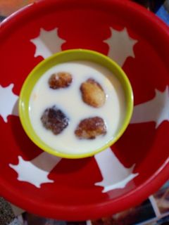 பால் பிரெட் குலோப் ஜாமூன் (Paal bred gulab jamun recipe in tamil) செய்முறை முக்கிய புகைப்படம்