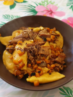 Foto di Mezzelune zucca ricotta e tartufo saltate con zucca e porcini