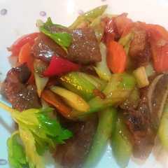 รูปของ Tumis batang seledri dan daging sapi