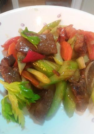 Foto resep Tumis batang seledri dan daging sapi