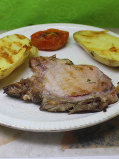 Foto principal de Chuleta de cerdo con patata asada