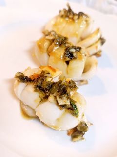 Una foto de Sepia a la plancha con salsa al cava