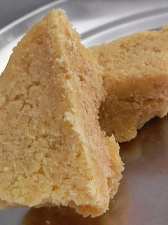 மைசூர் பா(mysore pak recipe in tamil) செய்முறை முக்கிய புகைப்படம்