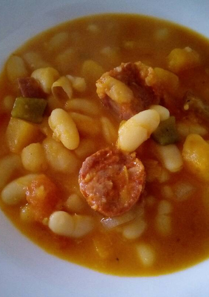 Una foto de Alubias con chorizo y calabaza