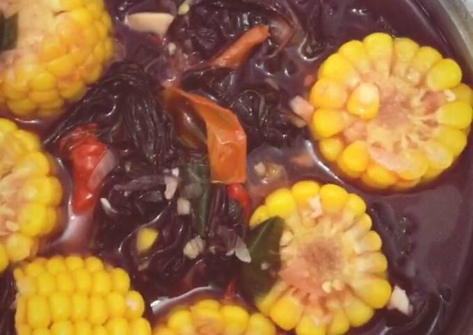 Sayur bayam merah merona sepanjang masa plus jagung manis semanis hidup ini