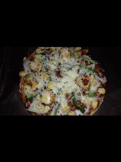 पनीर चीज़ पिज़्ज़ा (paneer cheese pizza recipe in Hindi) रेसिपी मुख्य फोटो