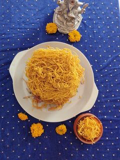 બેસન સેવ (Besan Sev Recipe In Gujarati) રેસીપી મુખ્ય ફોટો