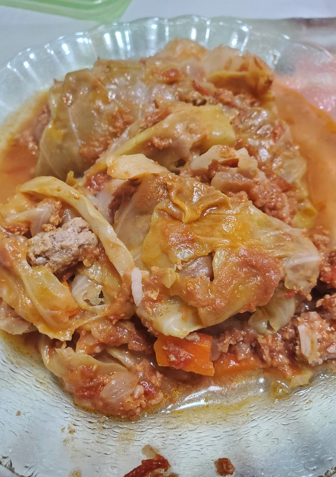 Una foto de Niños envueltos en repollo con carne al horno