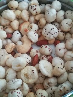 नमकीन (namkeen recipe in Hindi) रेसिपी मुख्य फोटो