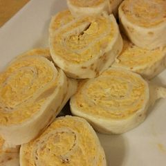 A picture of Sriracha Chicken Roll ups.