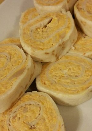 A picture of Sriracha Chicken Roll ups.