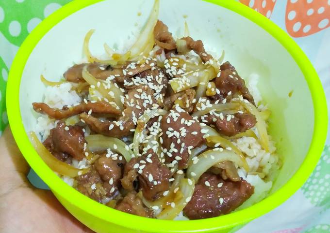 Cara Gampang Menyiapkan Beef Teriyaki Rice Bowl yang Enak
