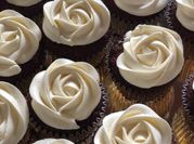 Una foto de buttercream con merengue suizo