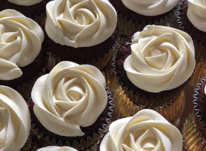 Una foto de Buttercream con merengue suizo