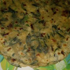 A picture of Methi paratha.