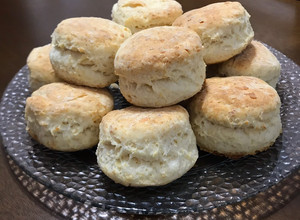 Una foto de Scones de queso con aceite