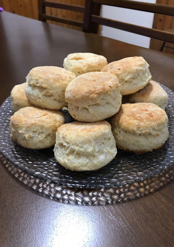 Una foto de Scones de queso con aceite