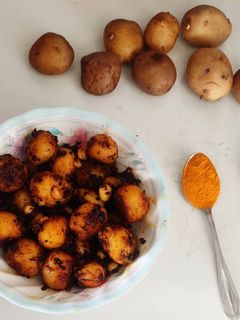 பேபி பொடேட்டோ சுக்கா (Baby potato chukka recipe in tamil) செய்முறை முக்கிய புகைப்படம்