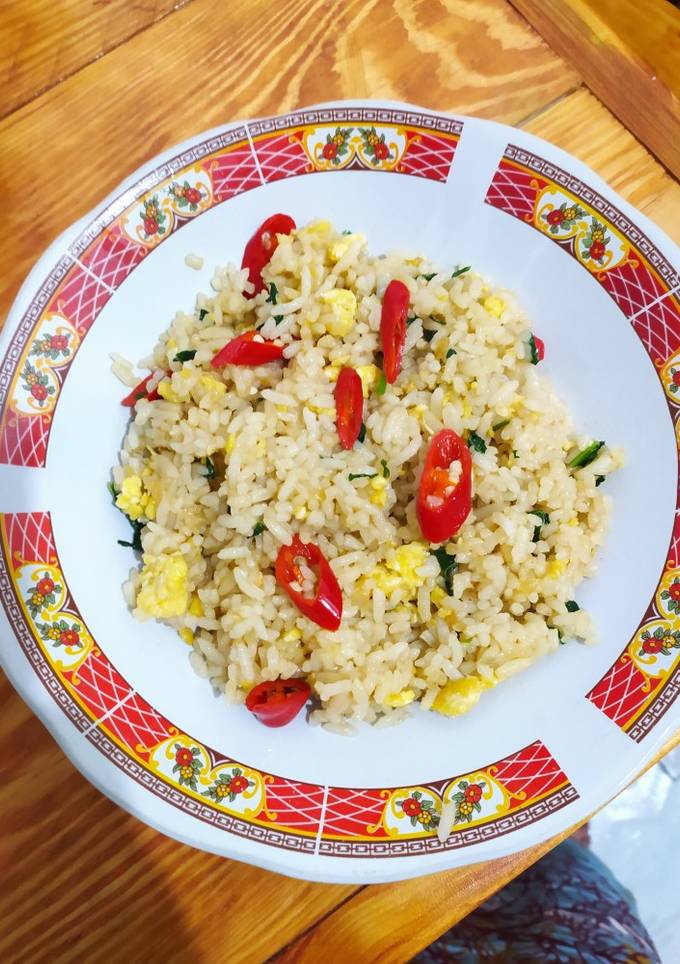 Resep Nasgor resto kesukaan anak oleh Magisa - Cookpad