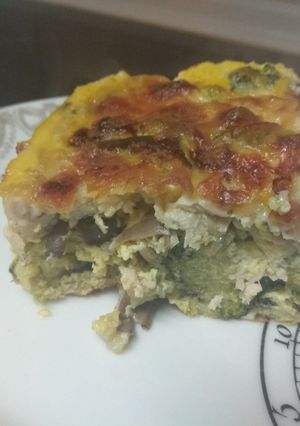Una foto de Pastel de brócoli, setas y pavo