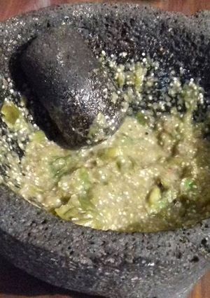 Una foto de Salsa de chinicuil (gusano rojo de maguey)