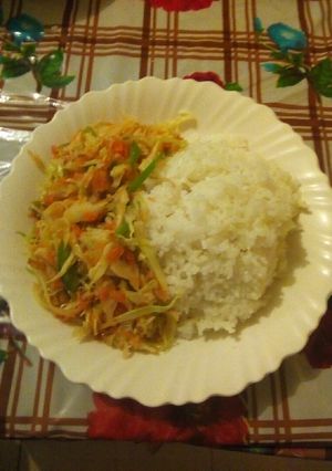 A picture of Steamed rice with fried vegetables.