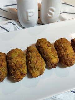 Una foto de Croquetas de pollo asado y bacon con o sin mambo